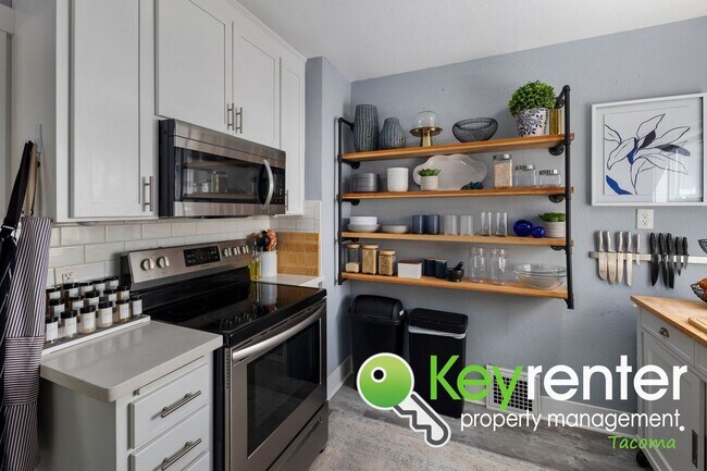 Building Photo - Remodeled Tacoma Gem with Private Yard, Ga...
