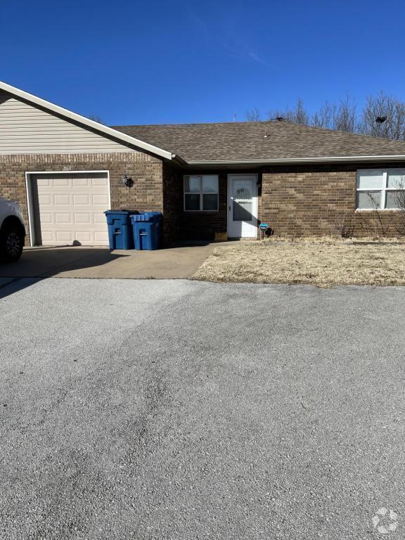 Building Photo - 3104 Adele Ct
