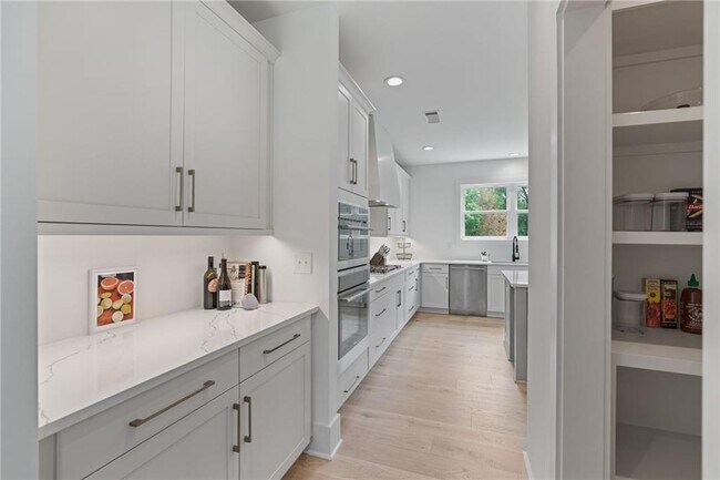 Building Photo - 2071 Fairhaven Cir NE