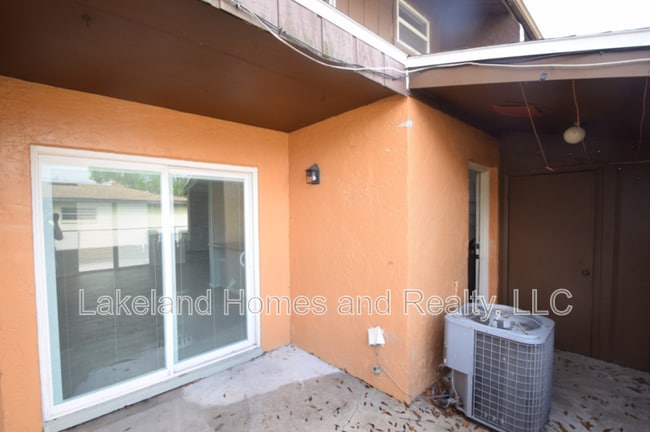 Building Photo - 939 Castle Way