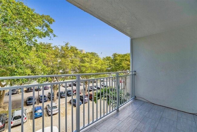 Building Photo - 750 NE 64th St