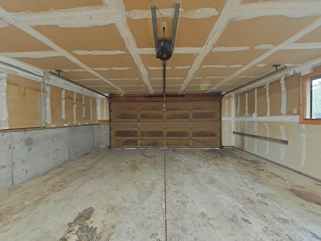 Building Photo - Recently Updated 3 Bedroom House ~ North C...
