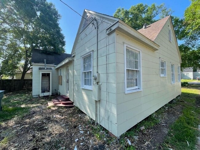 Building Photo - 3116 Alamo Ave