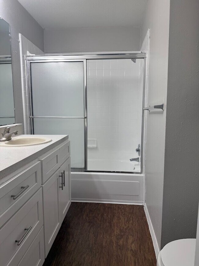 Building Photo - River Crossing 2 Bed 2 1/2 Bath - 2 Story Townhome