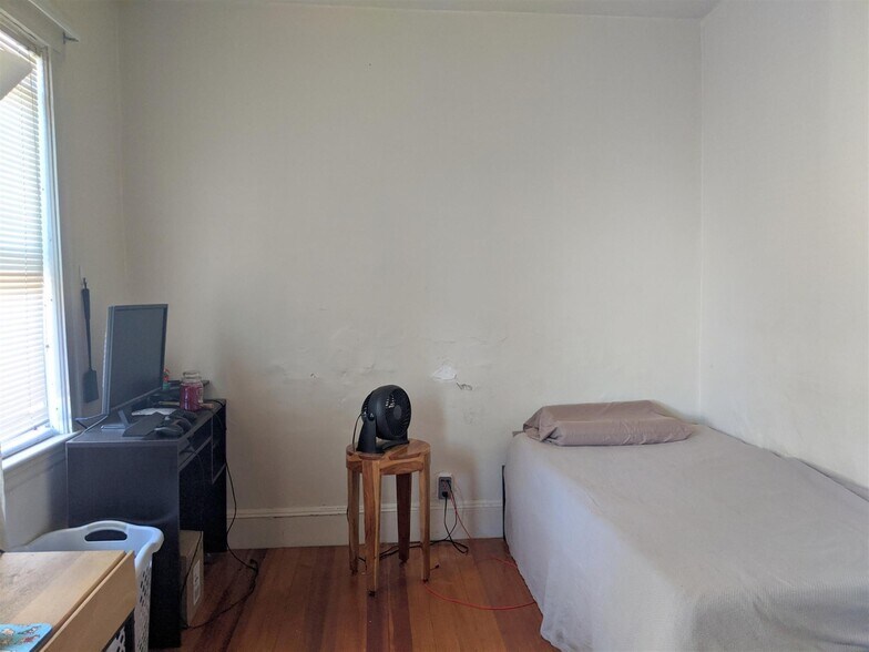 Building Photo - 64 Linden Ave