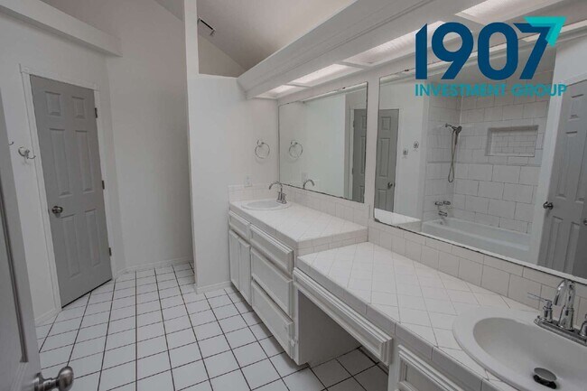 Building Photo - 3017 SW 92nd St