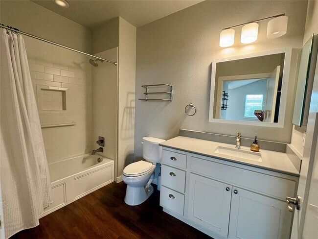 Building Photo - 241 Rose Dr