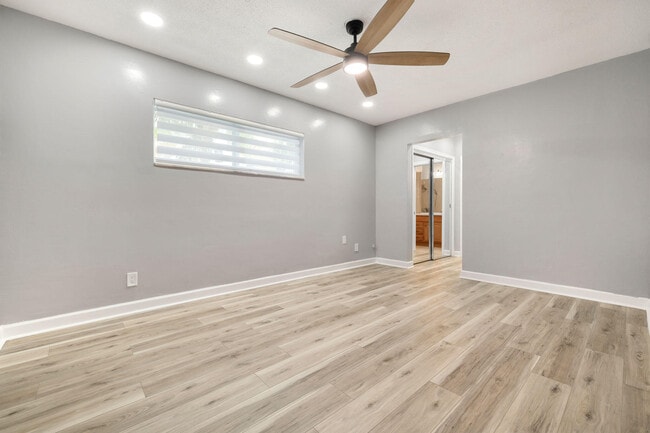 Building Photo - 1571 SW 13th Dr