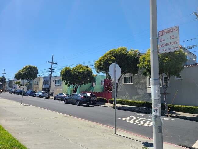 Street parking - 936 Brunswick St