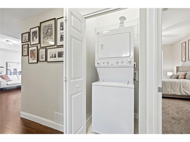 Building Photo - 545 N 1st St