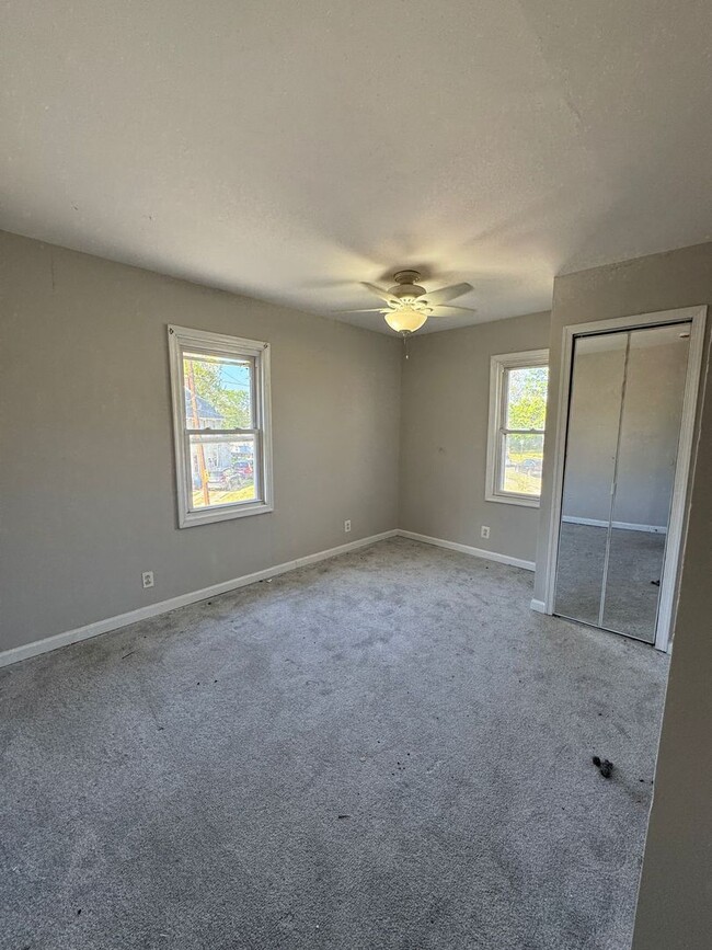 Building Photo - Spacious 3 Bedroom House with 1 bath for R...