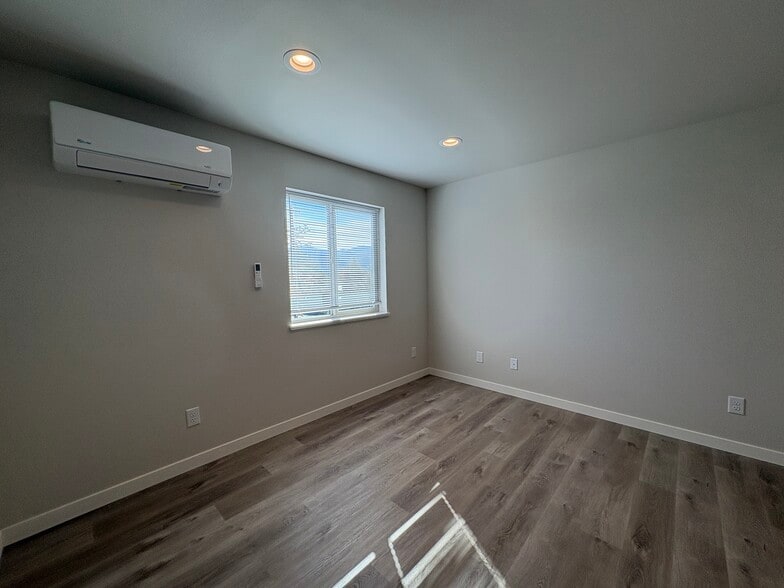 Building Photo - 2210 Arden Ct N