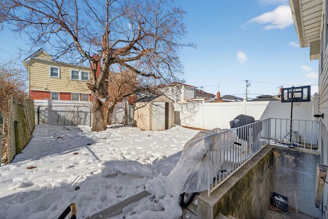 Building Photo - 147-20 226th St