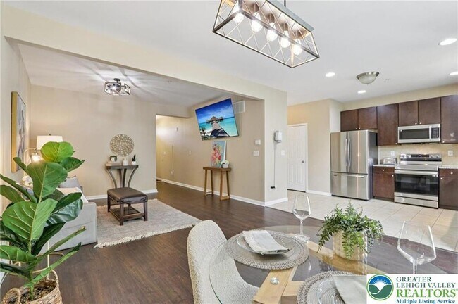 Building Photo - 270 Milkweed Dr