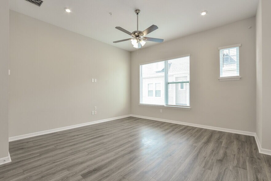 Building Photo - 1125 Mahonia Ct