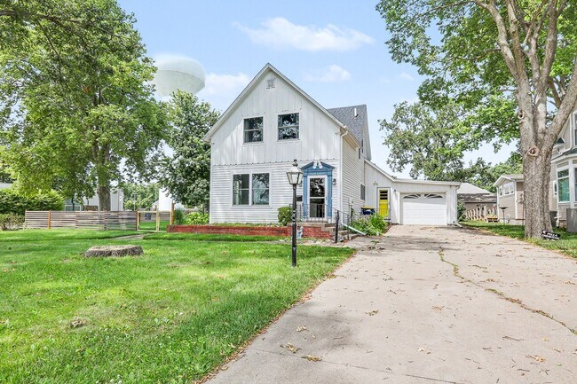 Building Photo - For Rent – 4 Bed 2 Bath Home