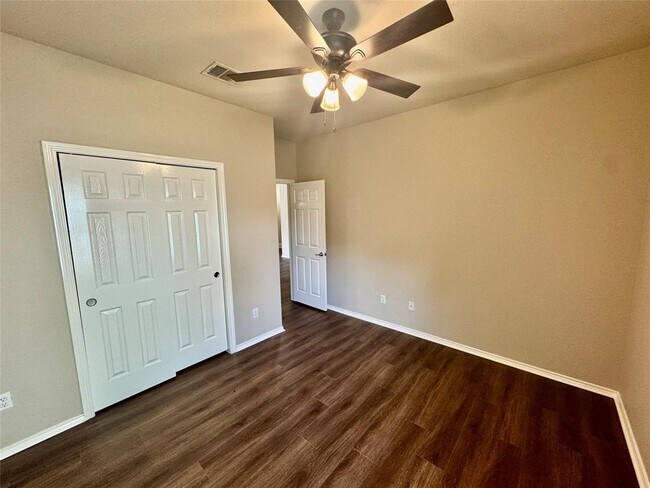 Building Photo - 2110 Charlotte Estates Dr