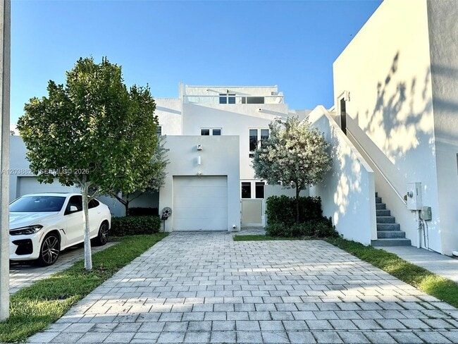 Building Photo - 10560 NW 63rd Terrace