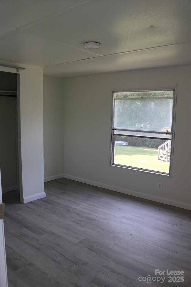 Building Photo - 121 Newfield Ct