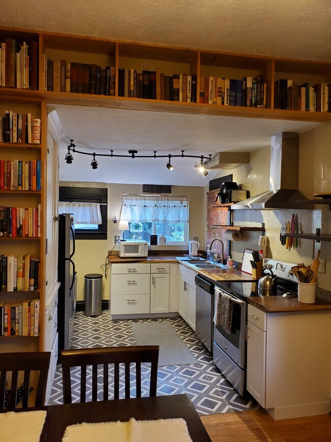 Full kitchen - 1509 W 12th Ave