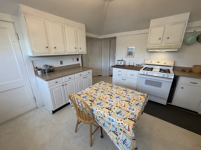 Building Photo - 630 Washington St