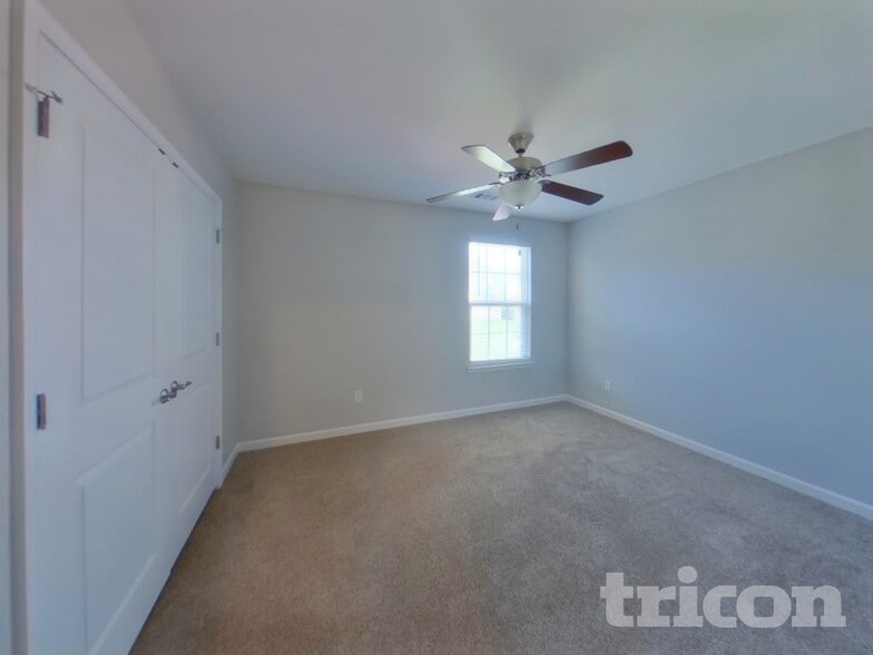 Building Photo - 2920 Cherry Point Ln