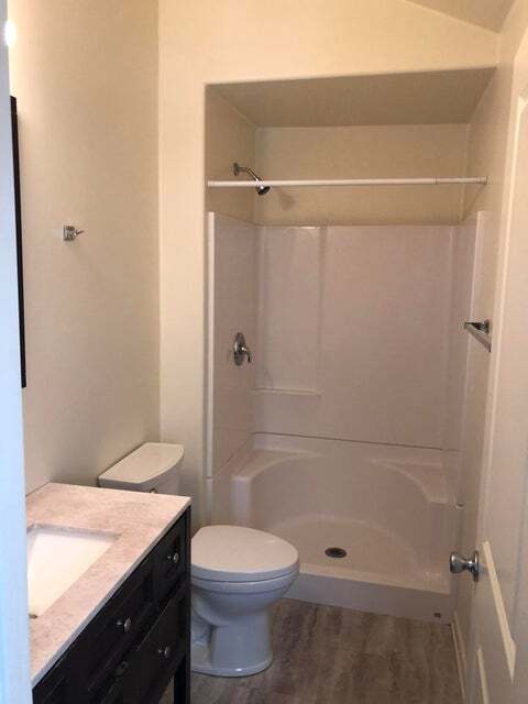In Law Full Bath - 5587 Cathedral Oaks Rd