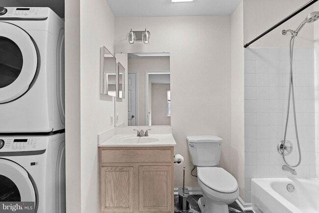 Building Photo - 673 Constellation Square SE