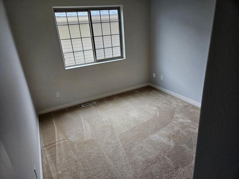 Building Photo - 11516 SW Berlin Ave