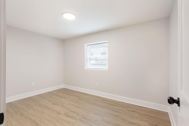 Building Photo - 396 Linden Ave NE
