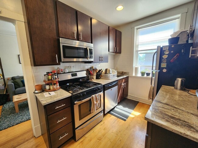 Building Photo - Spacious Updated 2 bed/1 bath in North Park