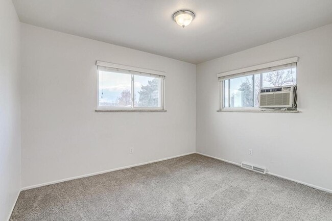 Building Photo - 2860 S Golden Way