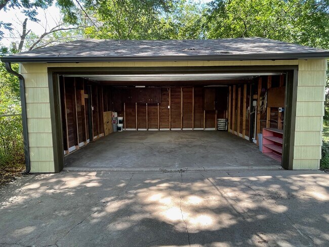 Building Photo - 3624 S Hills Ave