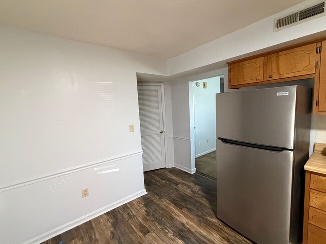 Building Photo - Roanoke Duplex