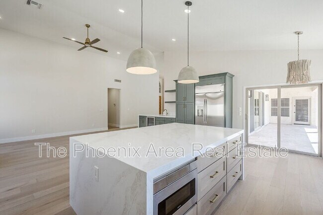 Building Photo - 1531 E Silverwood Dr