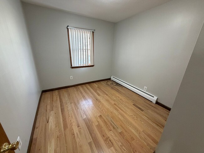 Building Photo - 365 West Ave