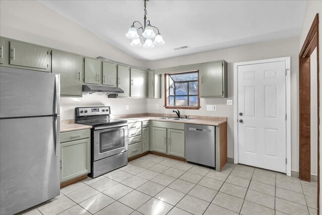 Building Photo - 2 Bed 2.5 Bath Duplex