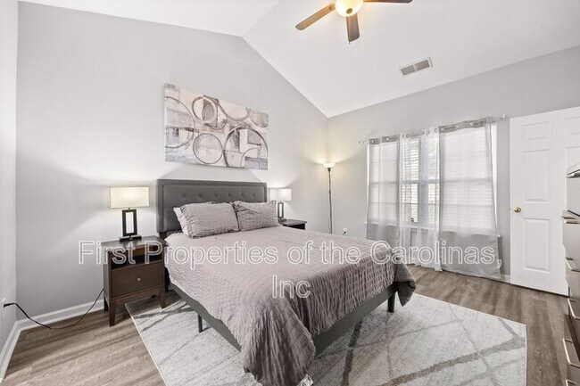 Building Photo - 16865 Timber Crossing Rd