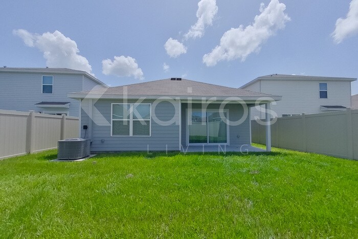 Building Photo - 8700 SW 43rd Ter