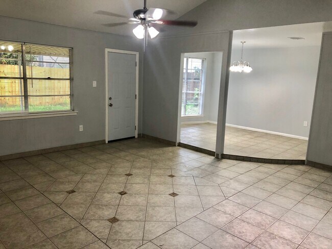 Building Photo - 10510 Kiber Dr