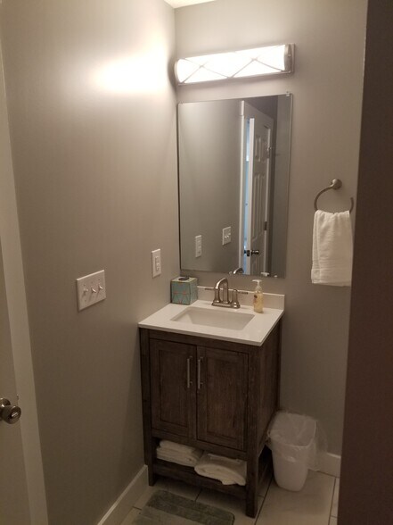 Primary bathroom - 2 Bigby St