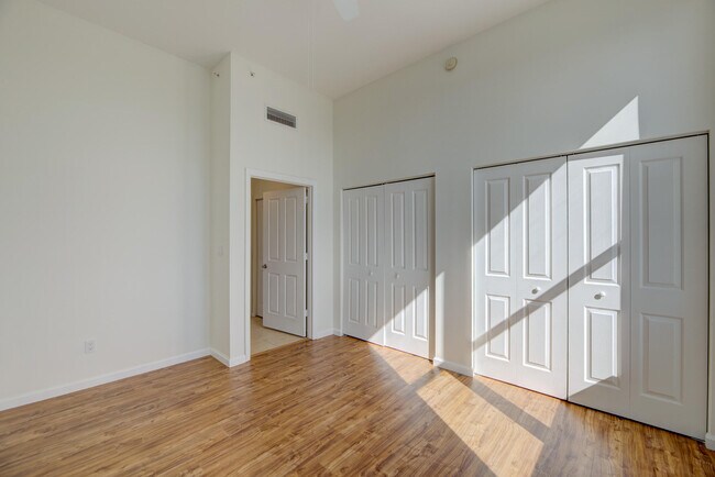 Building Photo - 511 SE 5 Ave