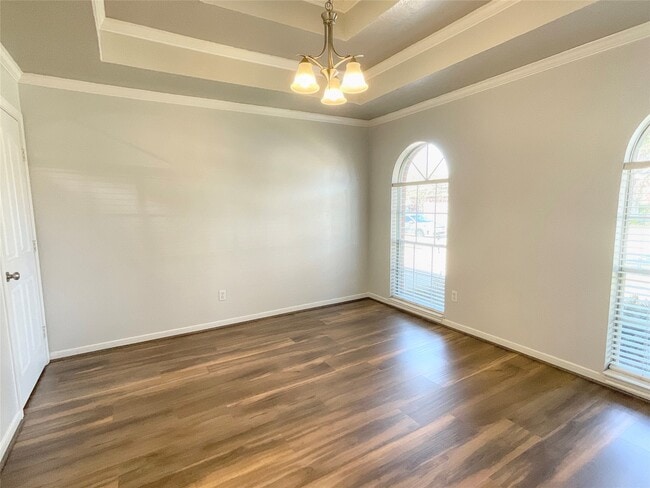 Building Photo - 9509 Dry Springs Dr