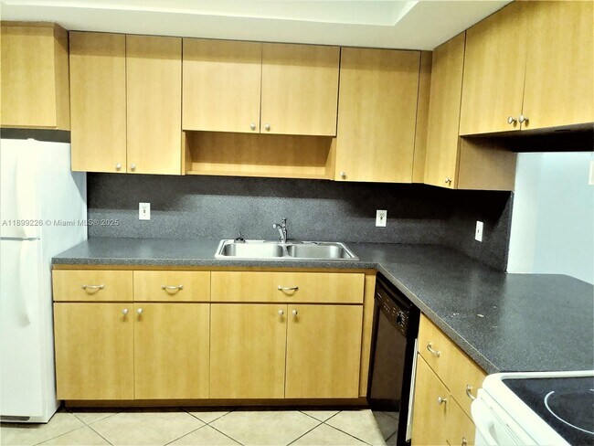 Primary Photo - 16701 NE 14th Ave