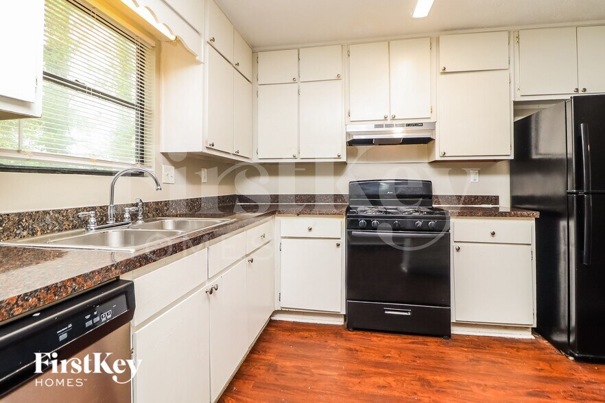 Building Photo - 3346 Clevemont Way