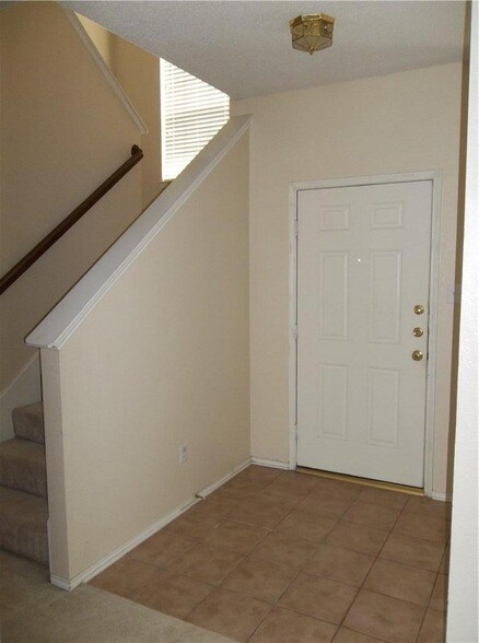 Building Photo - 2820 Deer Ridge Dr