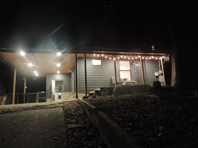 Building Photo - 1307 Deloney St