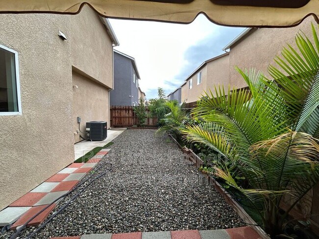 Building Photo - 3665 Venice Ave