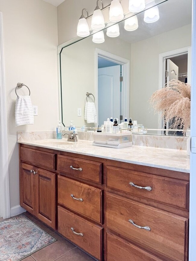 Building Photo - Spacious 3BR Home with Open Split Layout, Fenced Yard & Covered Front Porch