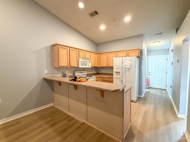 Building Photo - 8005 Stonebrook Dr